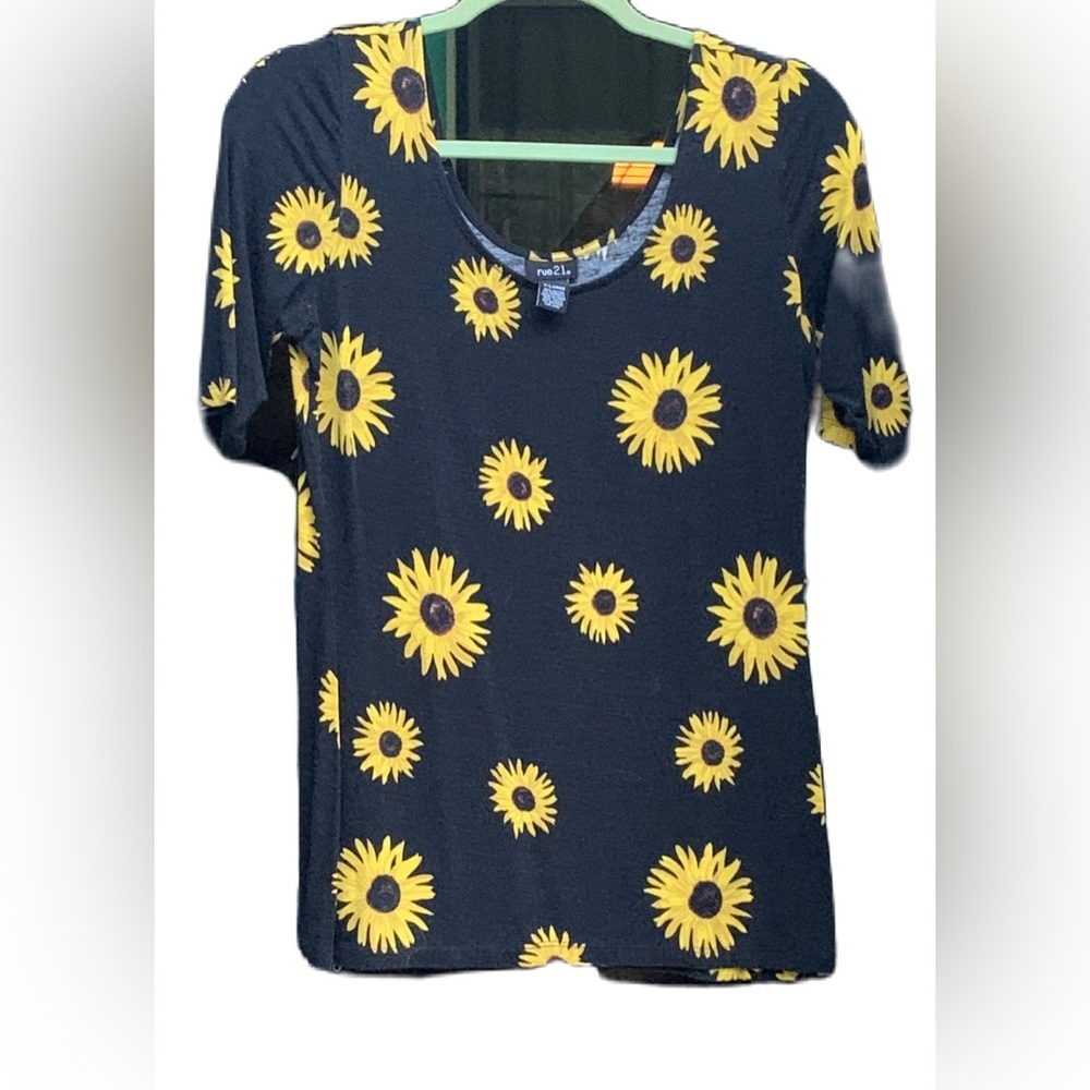 Woman’s Daisy shirt